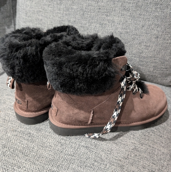 UGG Classic Mini Alpine Lace - Picture 2 of 11